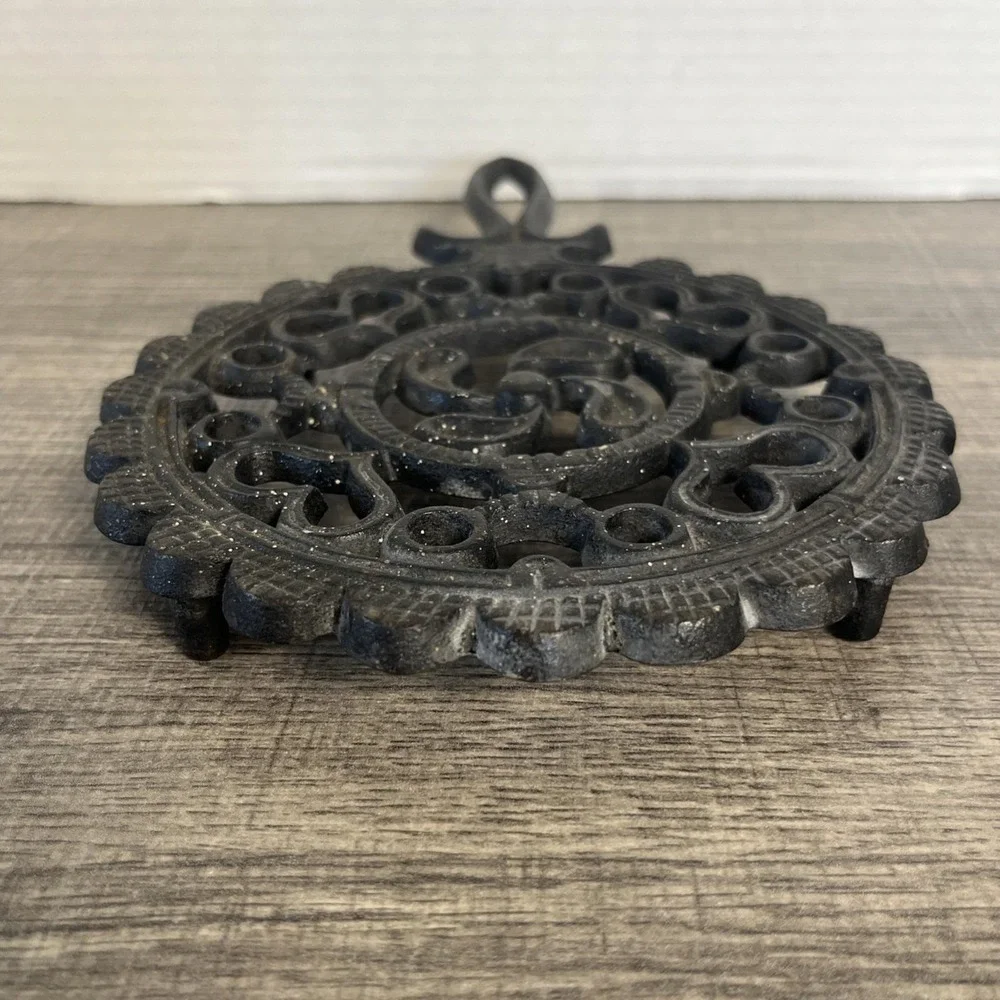Vintage Wilton Cast Iron Trivet Hot Plate Rustic Wall Décor Modern Farmhouse
